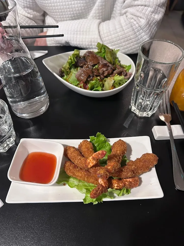 Beignets de Crevettes & Salade de Boeuf